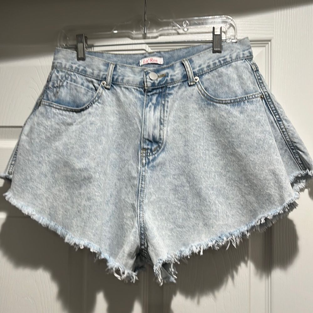 Light Wash Denim Jean Shorts - Casual Frayed Hem